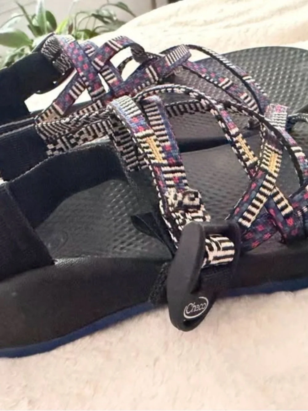 Chaco Youth 4 Z/Cloud Strappy Sandals in Black with Multicolor Webbing